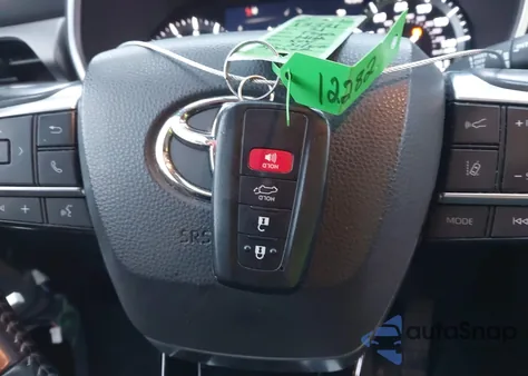 2021 Toyota Highlander Xle z USA, uszkodzony, nr VIN 5TDGZRBH4MS547903